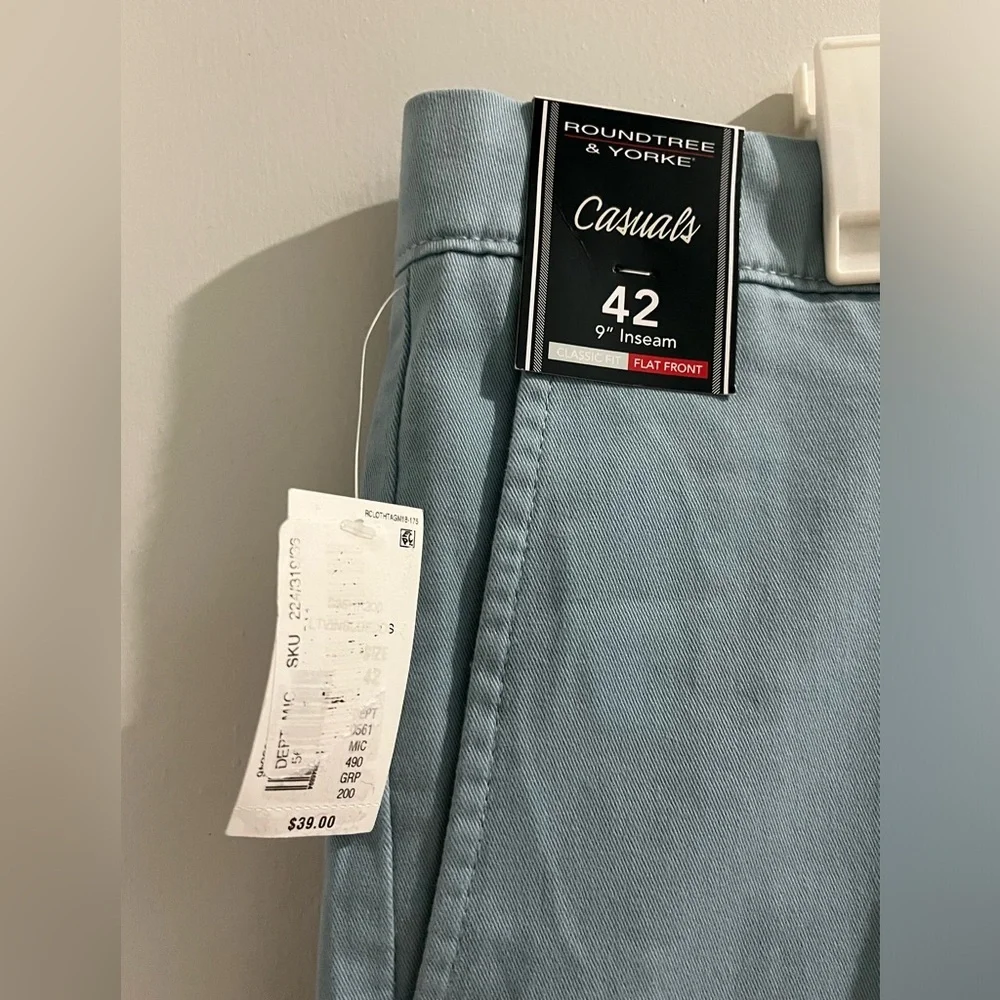Roundtree & Yorke Blue Flat Front Shorts, size 42, 9 inch inseam, new! - Picture 2 of 5